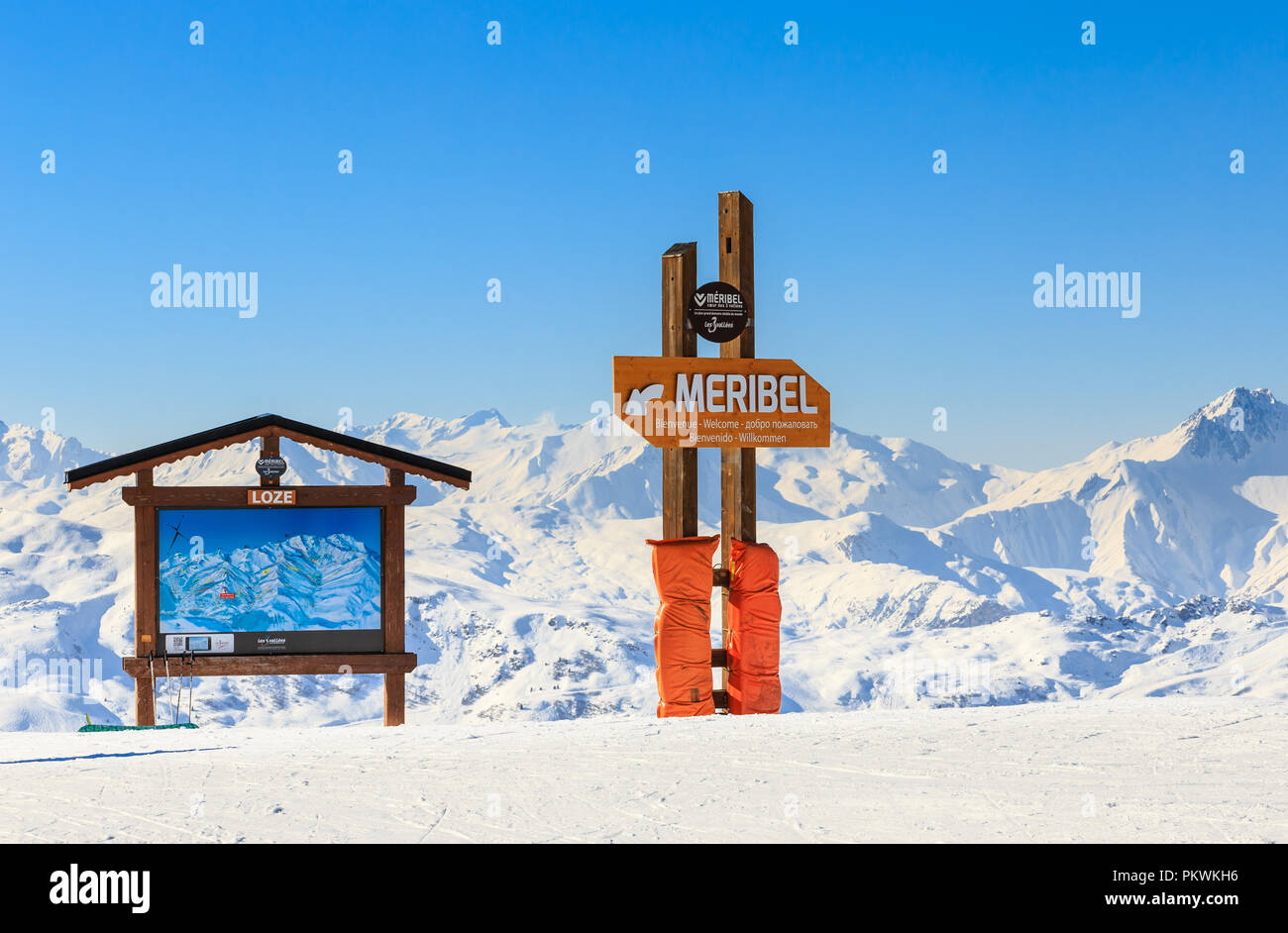 Zeiger auf die Spur im Skigebiet Meribel. Frankreich Stockfoto