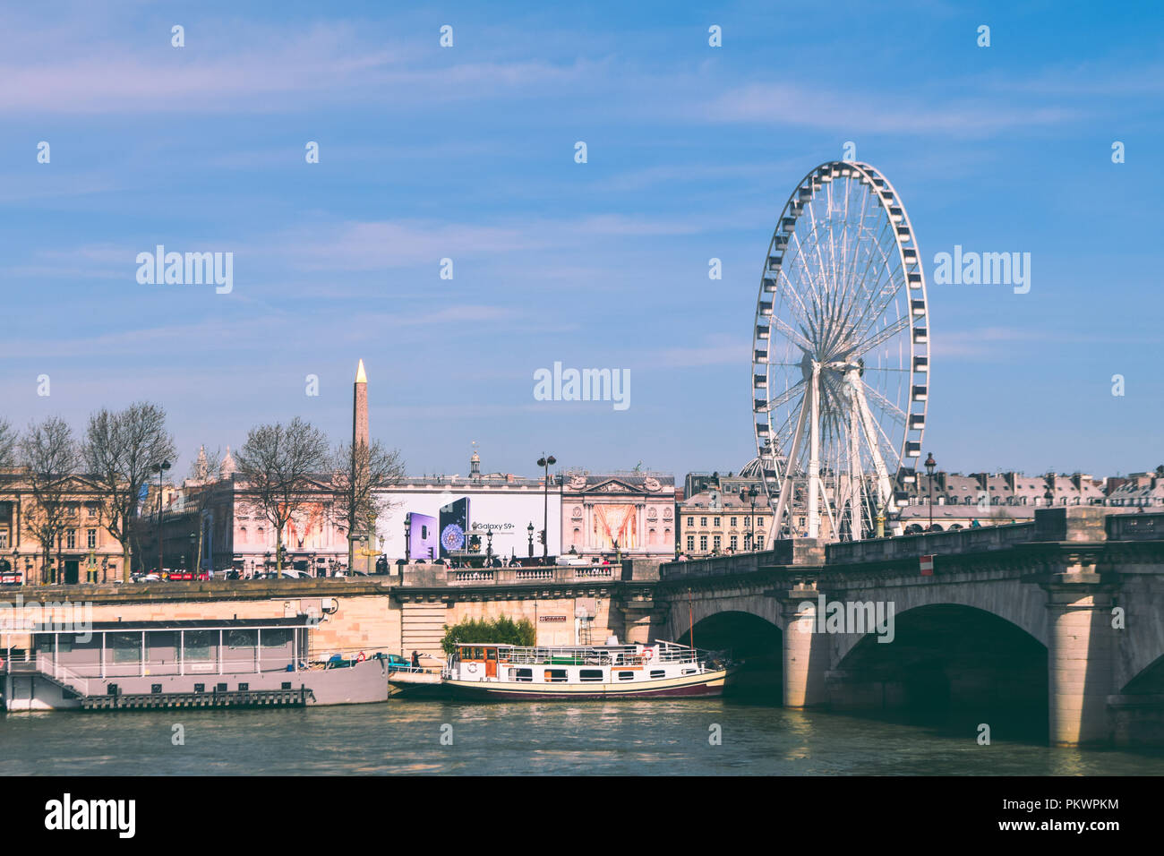 Place De La Concorde von der Seine gesehen Stockfoto