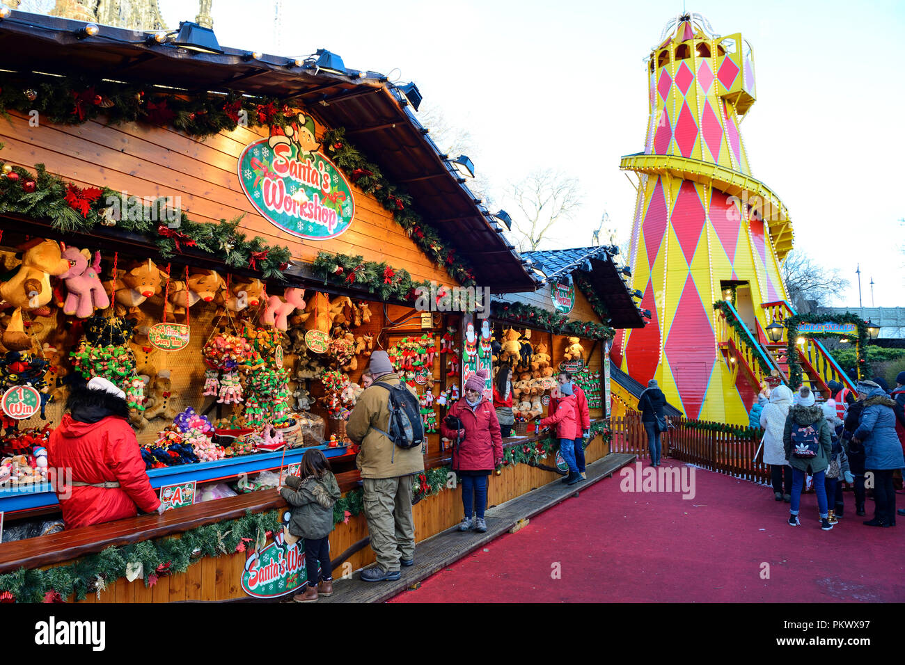 Schottische Weihnachtsmarkt im Osten die Princes Street Gardens, Edinburgh, Schottland Stockfoto
