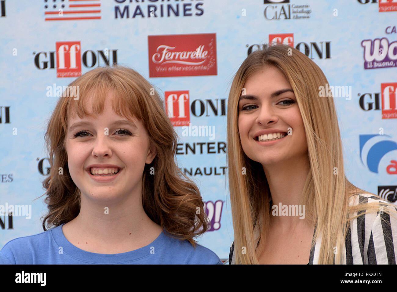 Giffoni Valle Piana, Sa, Italien - 22 Juli 2018: Sara und Marti, (Aurora Moroni und Chiara Del Francia) in Giffoni Film Festival 2018 - am 22. Juli, Stockfoto