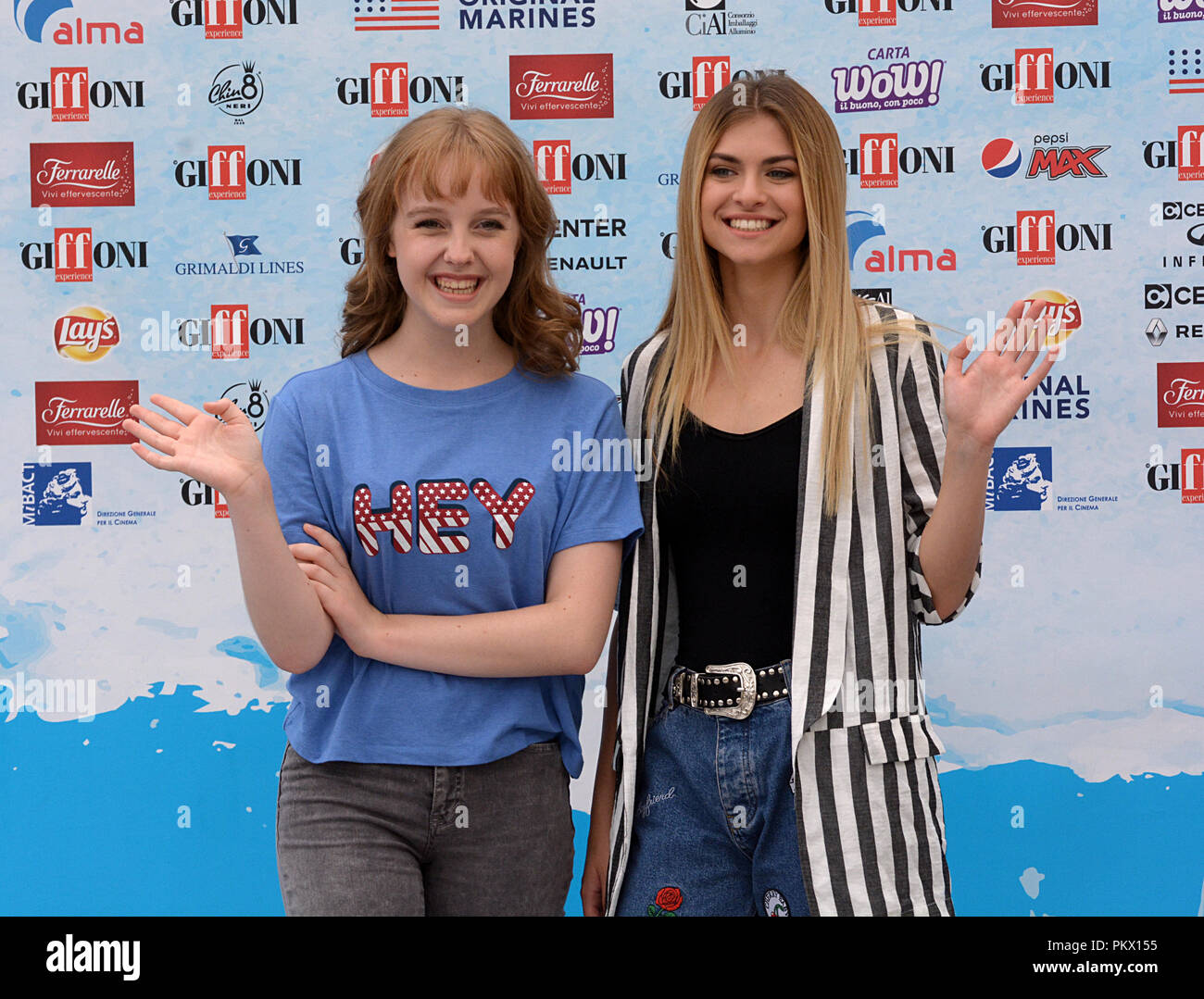 Giffoni Valle Piana, Sa, Italien - 22 Juli 2018: Sara und Marti, (Aurora Moroni und Chiara Del Francia) in Giffoni Film Festival 2018 - am 22. Juli, Stockfoto