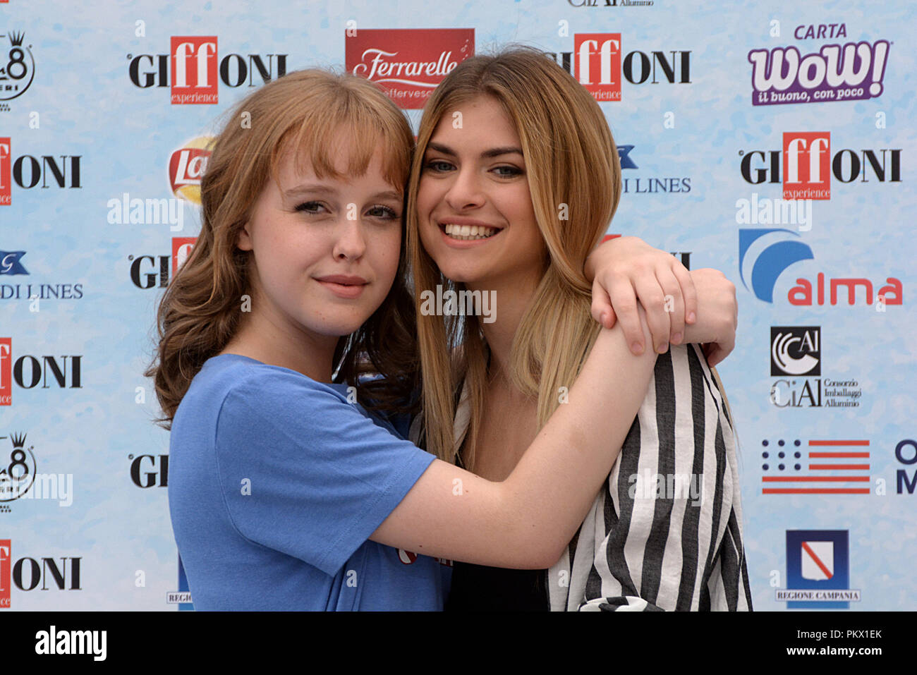 Giffoni Valle Piana, Sa, Italien - 22 Juli 2018: Sara und Marti, (Aurora Moroni und Chiara Del Francia) in Giffoni Film Festival 2018 - am 22. Juli, Stockfoto