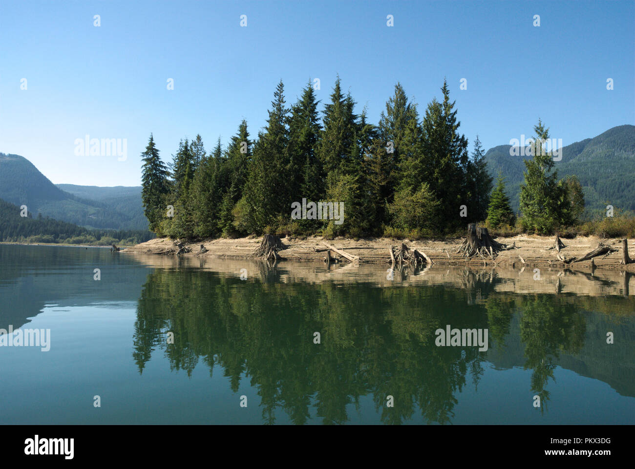 Reflexionen am Stave Lake in Mission, British Columbia, Kanada Stockfoto