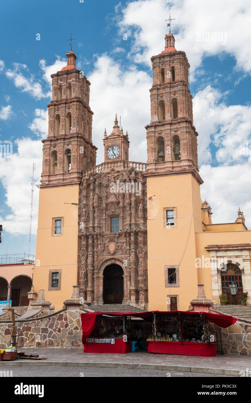 Parroquia Nuestra Señora de Dolores Katholische Kirche in englischer Sprache der Kirche Unserer Lieben Frau der Schmerzen in der Plaza Principal in Dolores Hidalgo, Guanajuato, Mexiko. Miguel Hildago war ein Pfarrer, der inzwischen weltberühmten Grito - ein Ruf zu den Waffen für mexikanische Unabhängigkeit von Spanien ausgestellt. Stockfoto