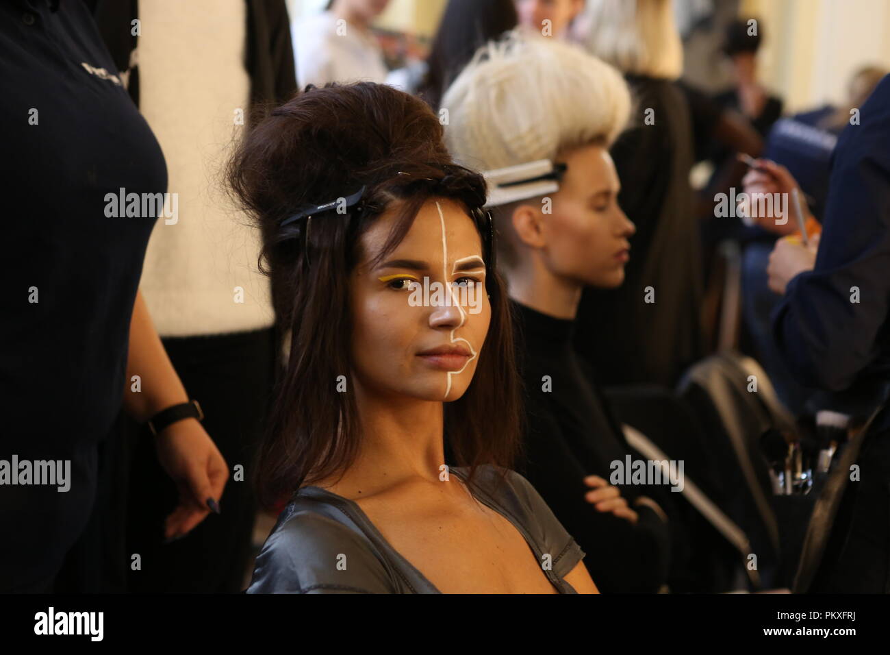 SS 19 Backstage bei Fashion Scout Stockfoto