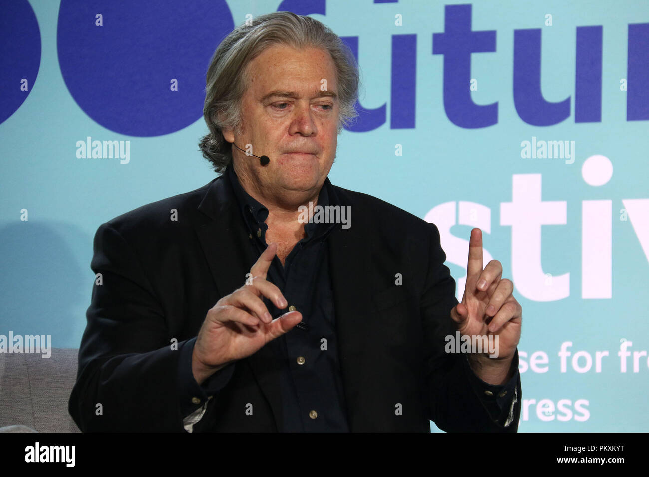 New York City, New York, USA. 15 Sep, 2018. Politische Figur STEVE BANNON spricht bei einer Diskussion von der Zeitschrift The Economist gehalten, während der offene Zukunft Festival am 7 World Trade Center statt. Credit: Nancy Kaszerman/ZUMA Draht/Alamy leben Nachrichten Stockfoto