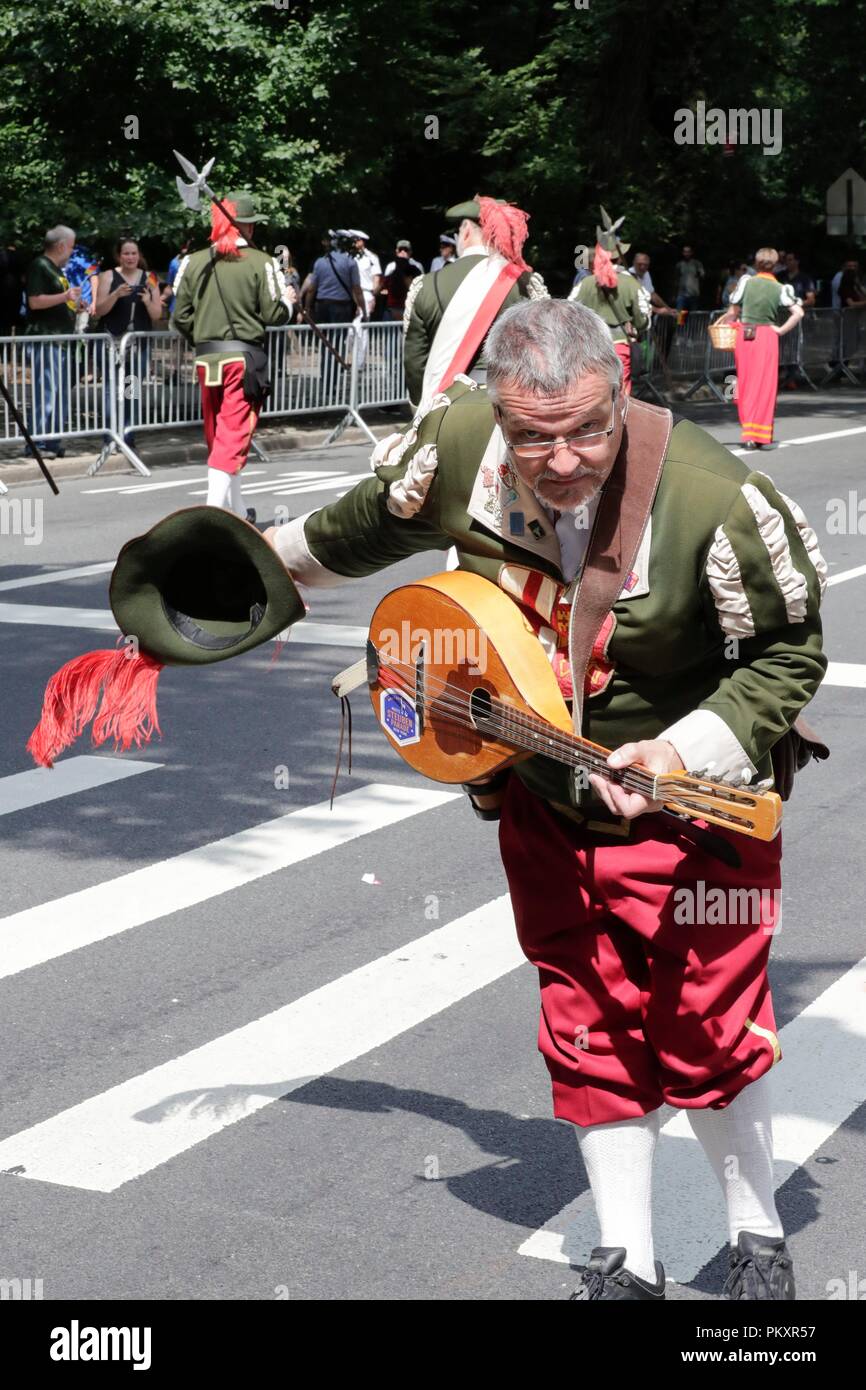 Fifth Avenue, New York, USA, 15. September 2018 - Tausende von deutsch-amerikanischen, österreichischen, schweizerischen und New Yorker auf der 61 ersten Steuben Parade teilgenommen haben heute in New York City. Fotos: Luiz Rampelotto/EuropaNewswire | Verwendung der weltweiten Kredit: dpa Picture alliance/Alamy leben Nachrichten Stockfoto