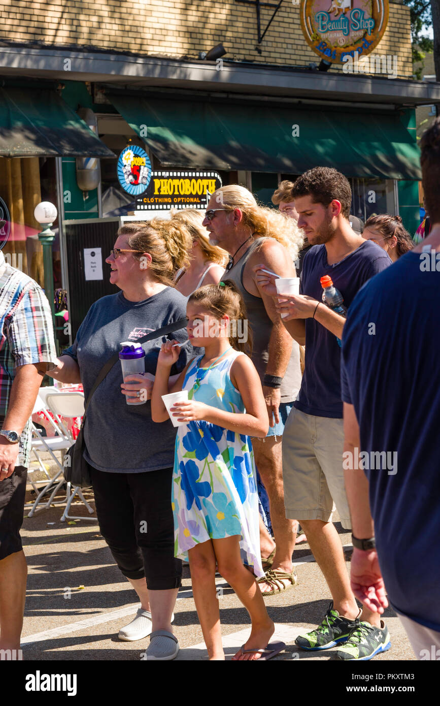 Memphis, Tennessee. 15. September 2018. Cooper-Young Festival 2018, Memp. Seine, Tennessee. Die größte eintägige Festival in Tennessee. Die Leute genießen die letzten Sommer mit Kunst, Essen und gute Musik. Credit: Gary Culley/Alamy leben Nachrichten Stockfoto