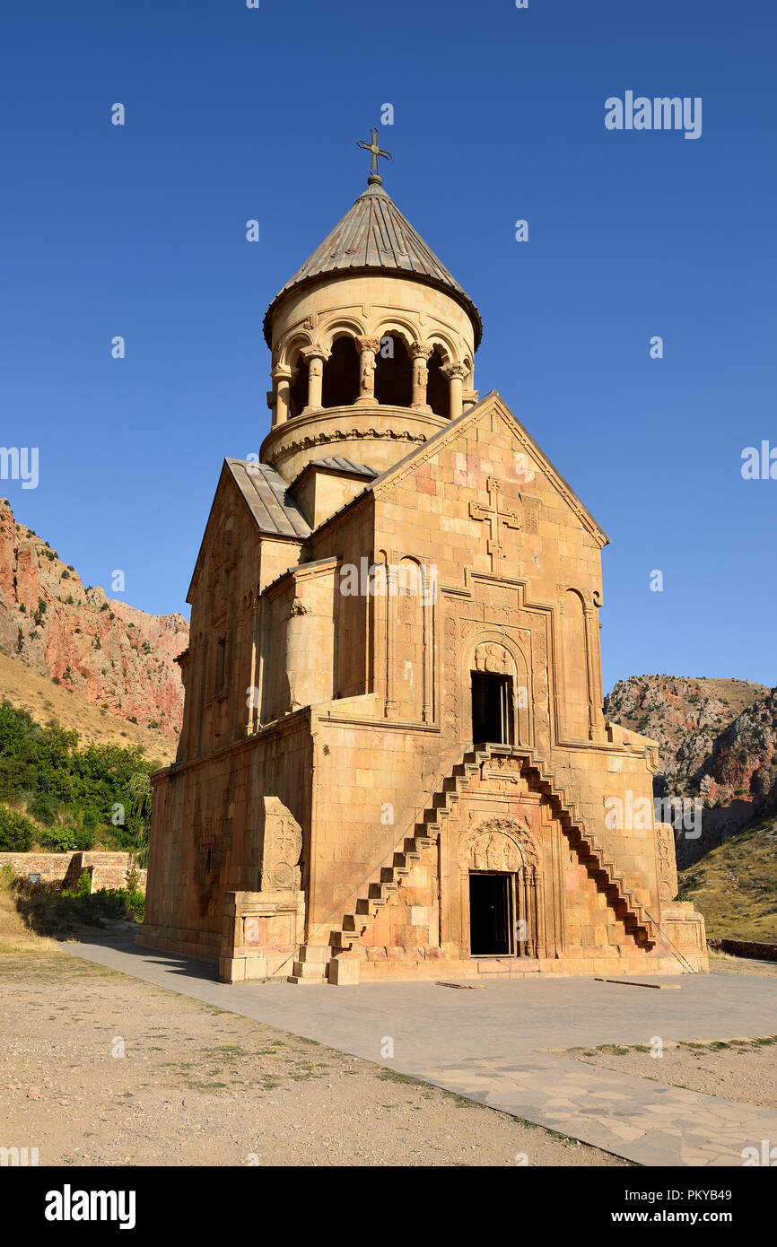 Armenien, in der Nähe von Kloster Noravank Areni Dorf. Das armenische Kloster aus dem 13. Jahrhundert, in der Schlucht des Flusses der Arpa, in der Wajoc Dzor. Stockfoto