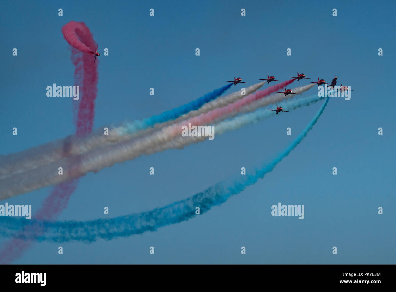 Die roten Pfeile der Tornado Formation auf Streitkräfte Tag in Llandudno durchführen Stockfoto