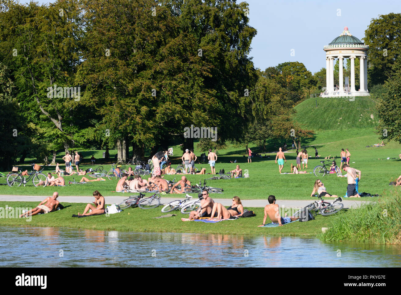 Englischer garten münchen Fotos und Bildmaterial in hoher Auflösung