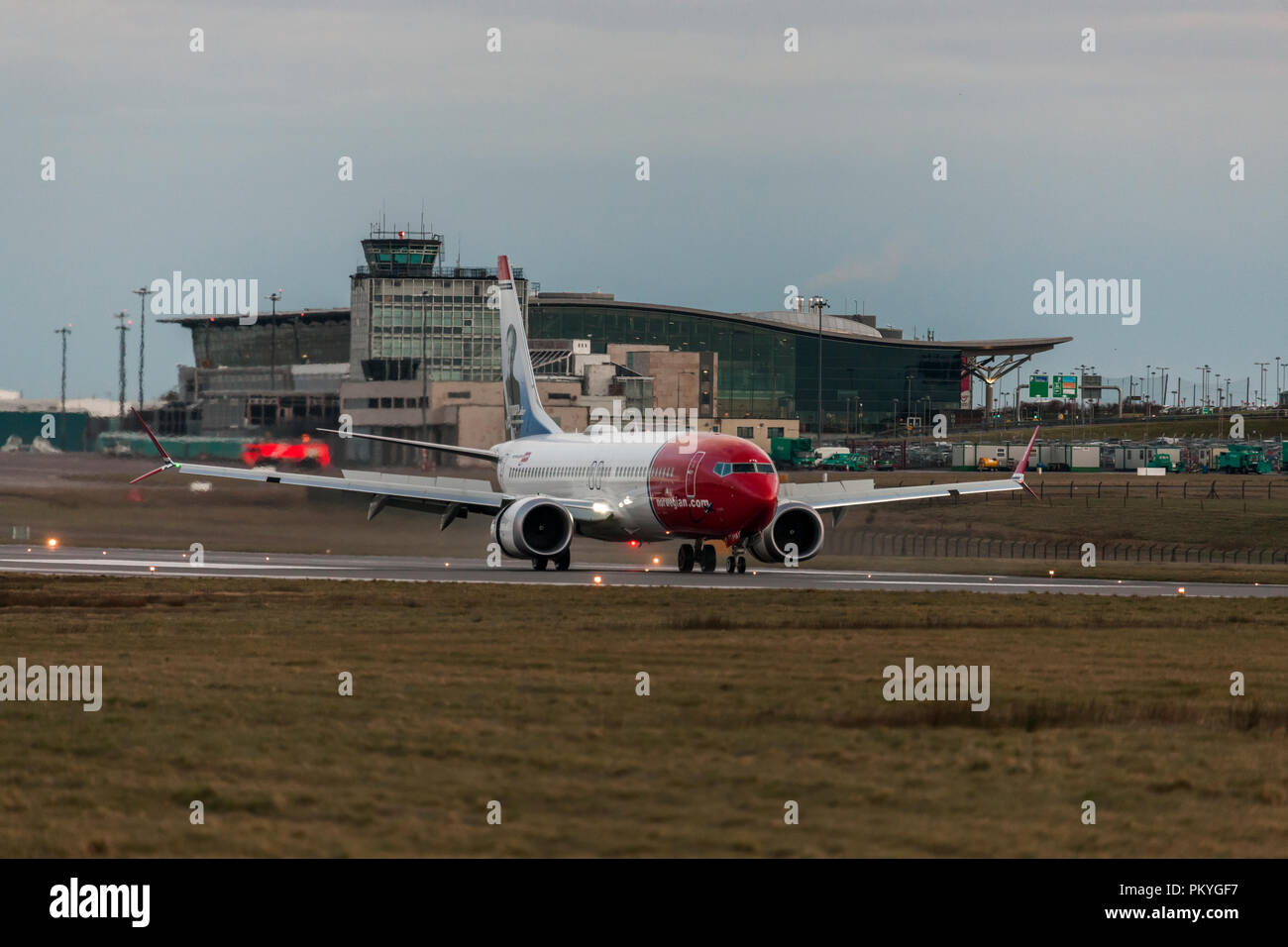 Cork, Irland, 29. März 2018. Eine norwegische Air Boeing 737 schaltet sich am Ende der Start- und Landebahn nach einem transatlantischen Flug von Boston in den Vereinigten Sta Stockfoto