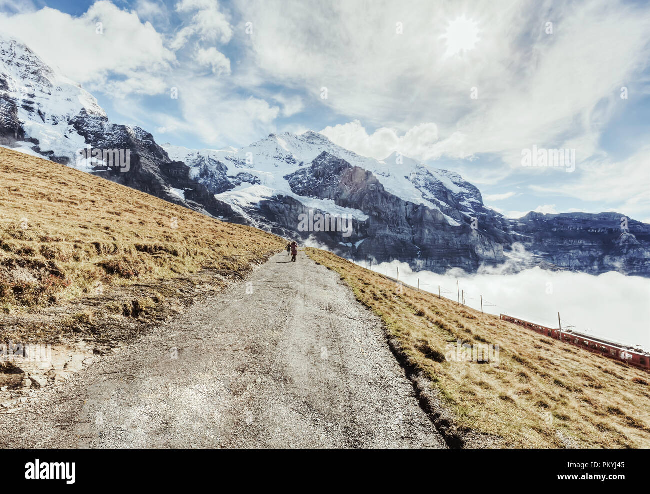 Tracking Weg der Eiger Spaziergang oben auf die Wolken von Jungfrau, Schweiz Stockfoto