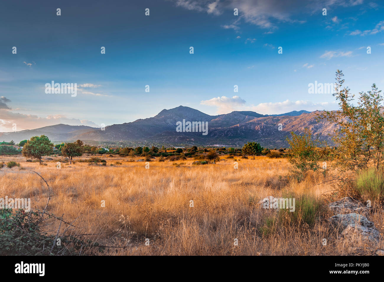 Landschaft mit Sonnenuntergang in einem Ort namens La Pedriza in Tablada Sierra. Madrid Spanien. Stockfoto