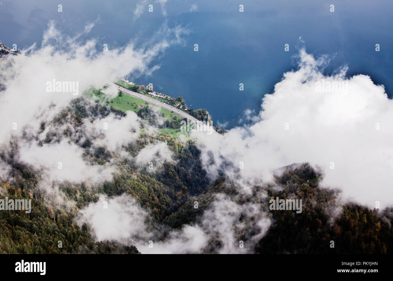 Straße auf einem See Seite Ansicht von oben der Rigi in der Schweiz Stockfoto
