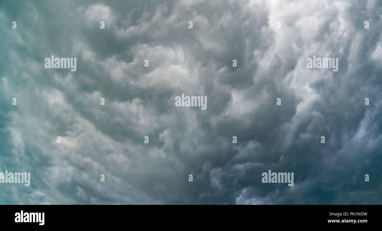 Dramatisch Gewitter wolken Hintergrund Stockfoto