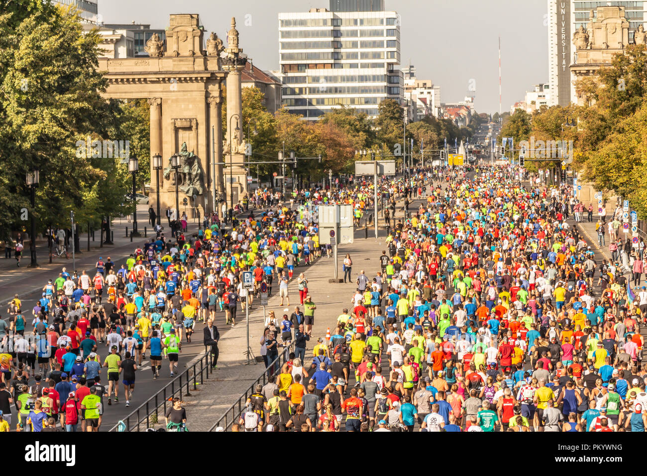 Berlin, Deutschland, 16.09.2018: BMW Berlin-Marathon 2018. Tausende Läufer teilnehmen. Marathon Sieger. Weltrekord Sieger Stockfoto
