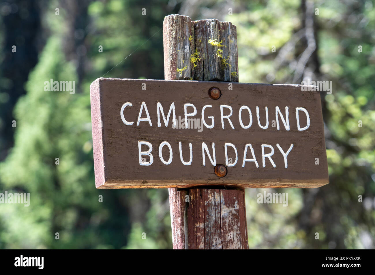 Zeichen für einen Campingplatz Grenze Stockfoto