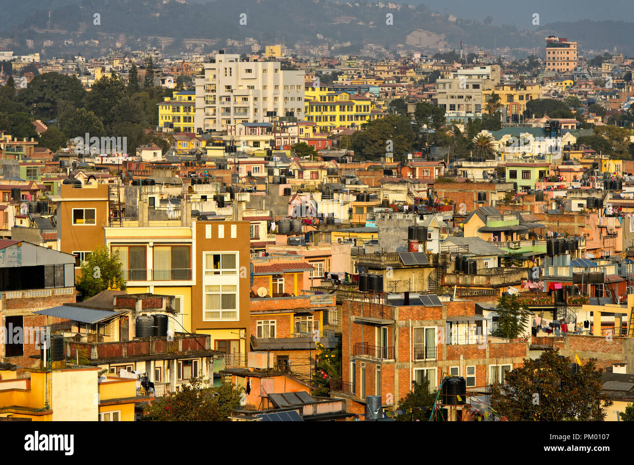 Blick auf die dicht besiedelten Wohngebiet Lazimpat, Kathmandu, Nepal Stockfoto