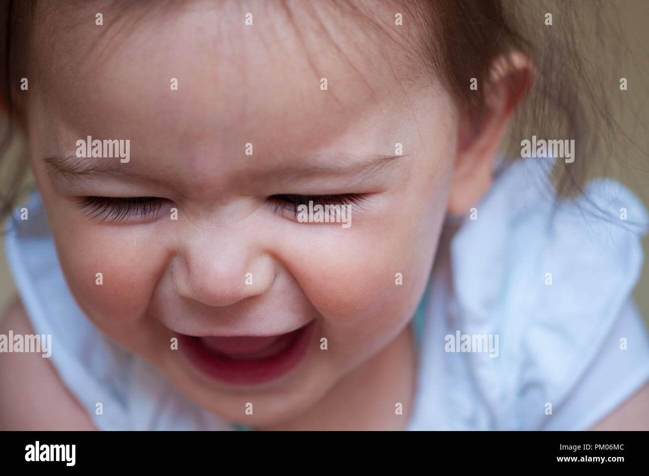Weibliche baby neugeborene Lächeln close-up Stockfoto