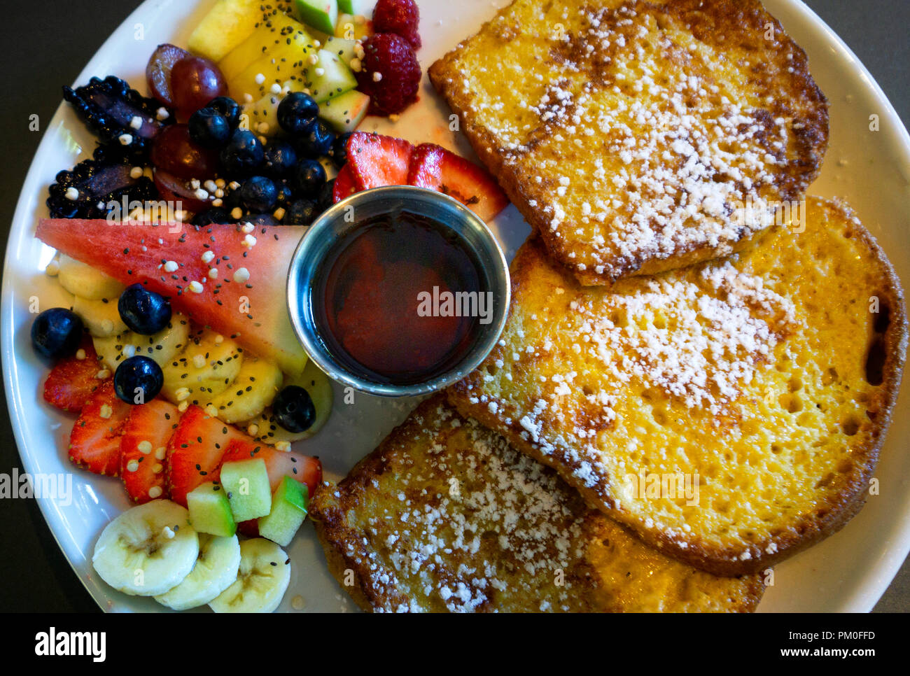 Fruit syrup -Fotos und -Bildmaterial in hoher Auflösung – Alamy