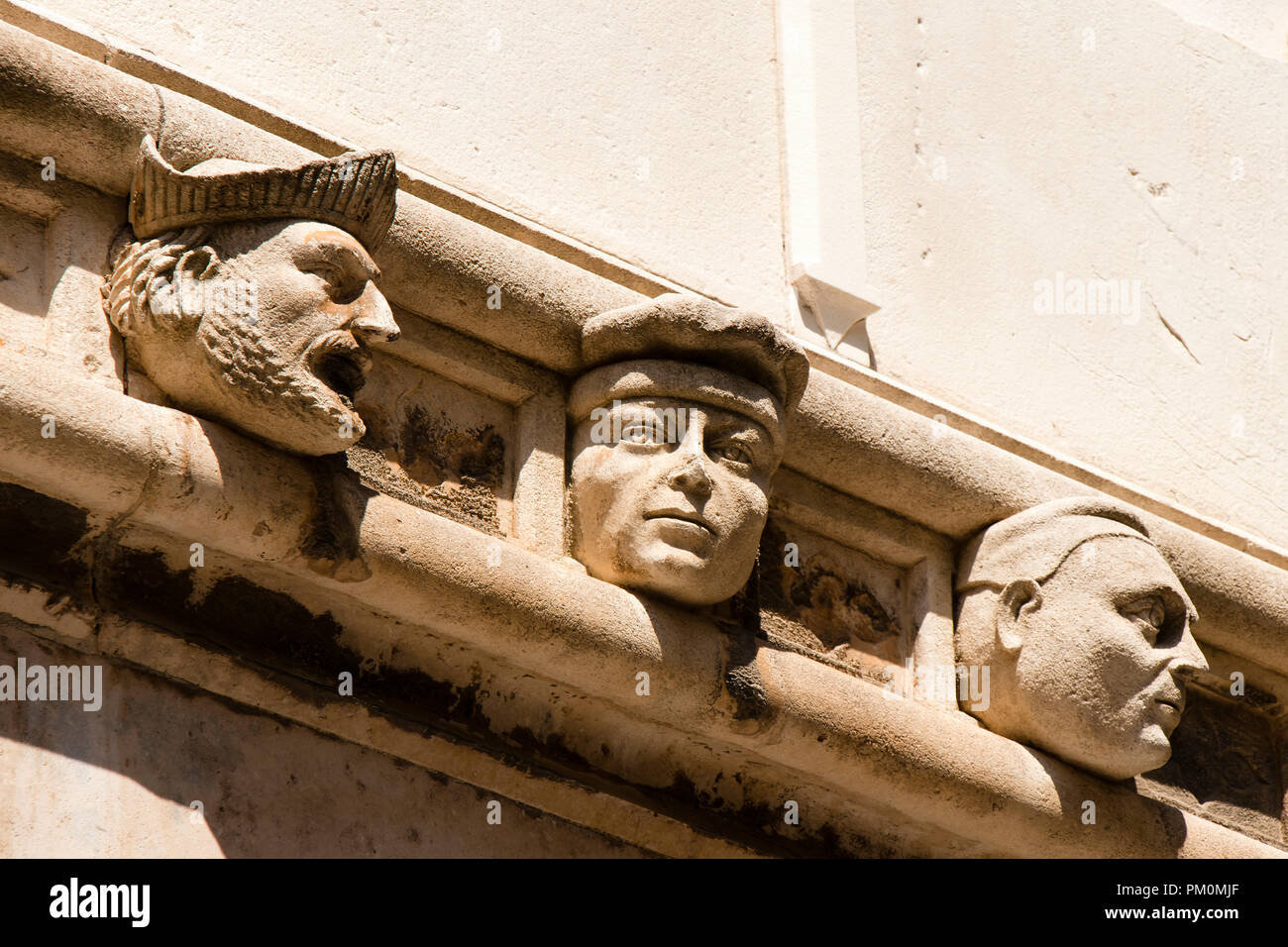 Detail der externen Fries mit 71 lebensgroßen Porträts auf der St. Jakov Kathedrale in Sibenik im 15. Jahrhundert gemacht wurde. Stockfoto