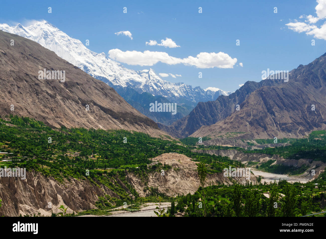 Karimabad, Hunza Tal, Gilgit-Baltistan, Pakistan: Rakaposhi Berg und Hunza Tal im Karakorum. Bei 7,788 m (25,551 ft) Rakaposhi ist Stockfoto