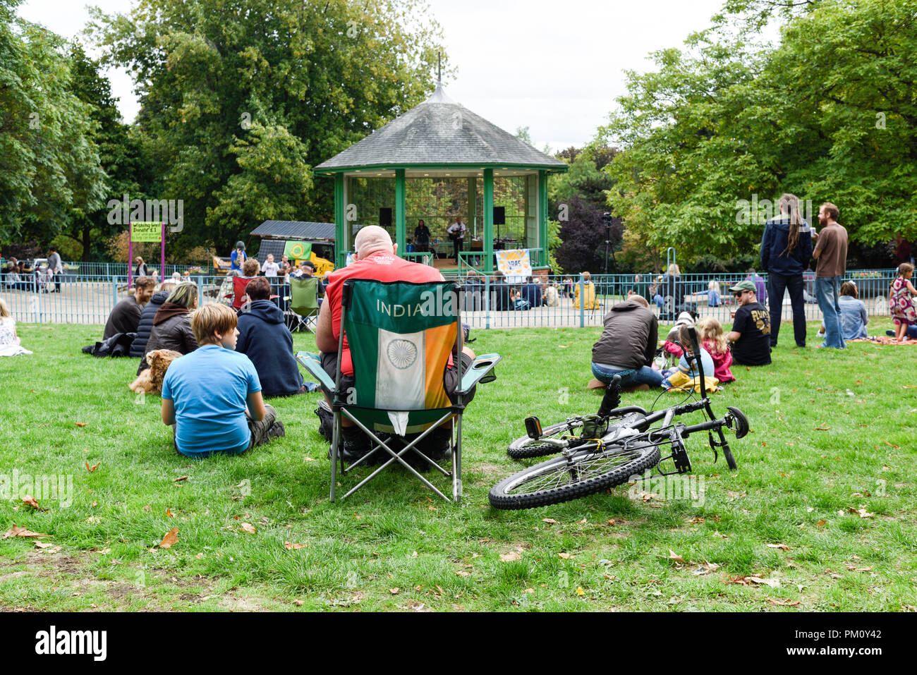 Nottingham, UK: 16. September 2018: Nottingham green Festival fand heute um das Arboretum, organisiert von der Basis, Community-based Volunteers. Live Musik, Essen und Stände mit Kunsthandwerk. Credit: Ian Francis/Alamy leben Nachrichten Stockfoto