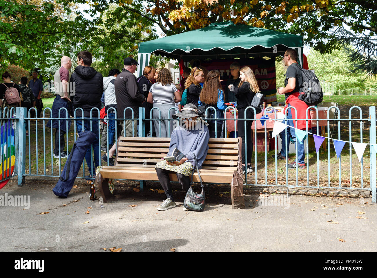 Nottingham, UK: 16. September 2018: Nottingham green Festival fand heute um das Arboretum, organisiert von der Basis, Community-based Volunteers. Live Musik, Essen und Stände mit Kunsthandwerk. Credit: Ian Francis/Alamy leben Nachrichten Stockfoto