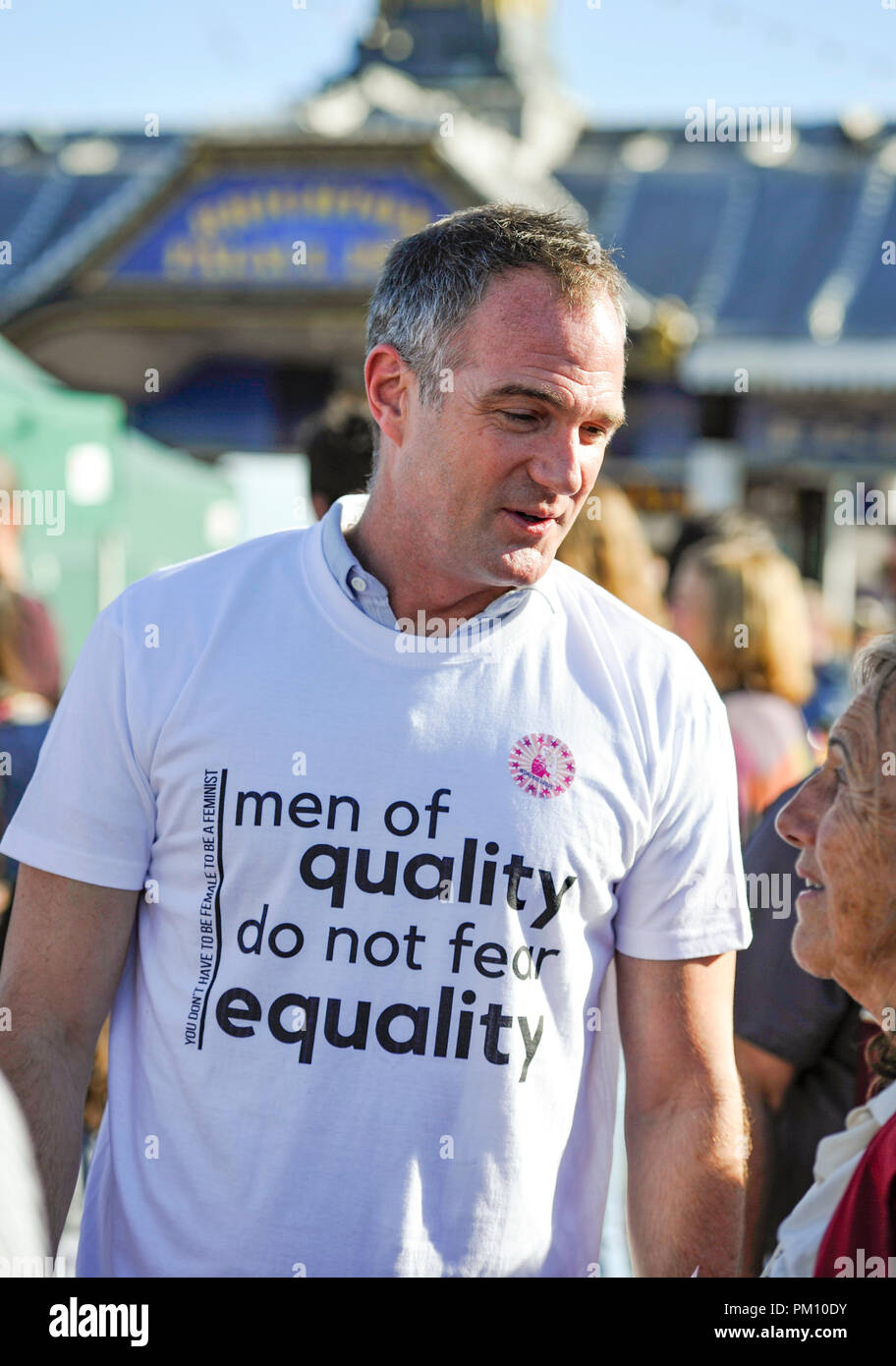 Brighton, UK. 16. September 2018. Peter Kyle die Labour Party MP für Hove verbindet die Anti Brexit Protestmarsch entlang der Küste von Brighton zu der Konferenz Zentrum, wo die Liberaldemokraten ihre jährliche Konferenz halten. Mitglieder der verschiedenen Frauen Gruppen wurden durch die Mitglieder der Labour Partei, die Grünen und Lib Dems für den Protestmarsch Credit Joined: Simon Dack/Alamy leben Nachrichten Stockfoto