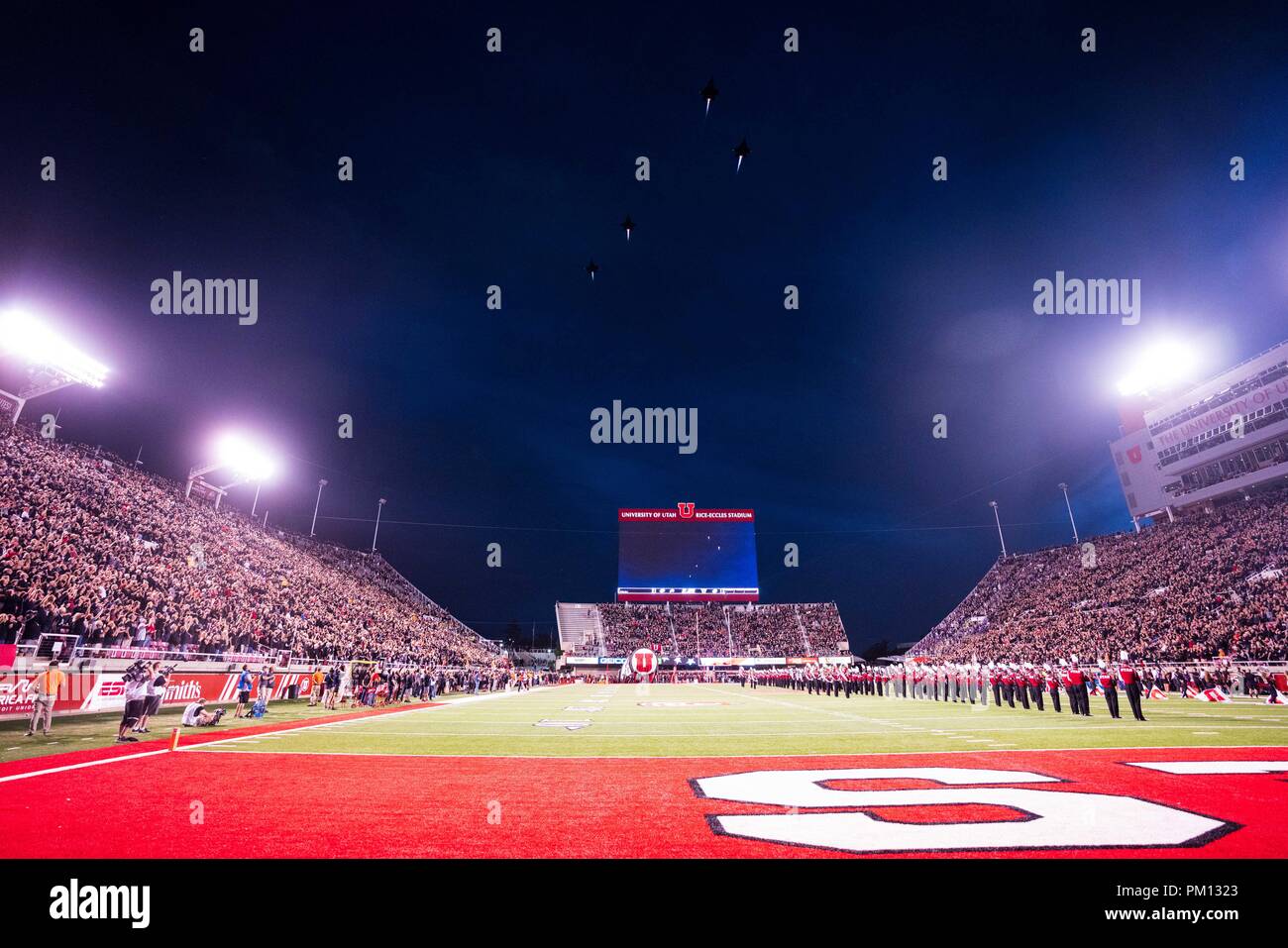 Utah, USA. 15 Sep, 2018. Der jet Hochstraße vor dem NCAA College Football Spiel zwischen Washington und Utah am Samstag September 15, 2018 am Reis - Eccles Stadium in Salt Lake City, UT. Jakob Kupferman/CSM Credit: Cal Sport Media/Alamy leben Nachrichten Stockfoto