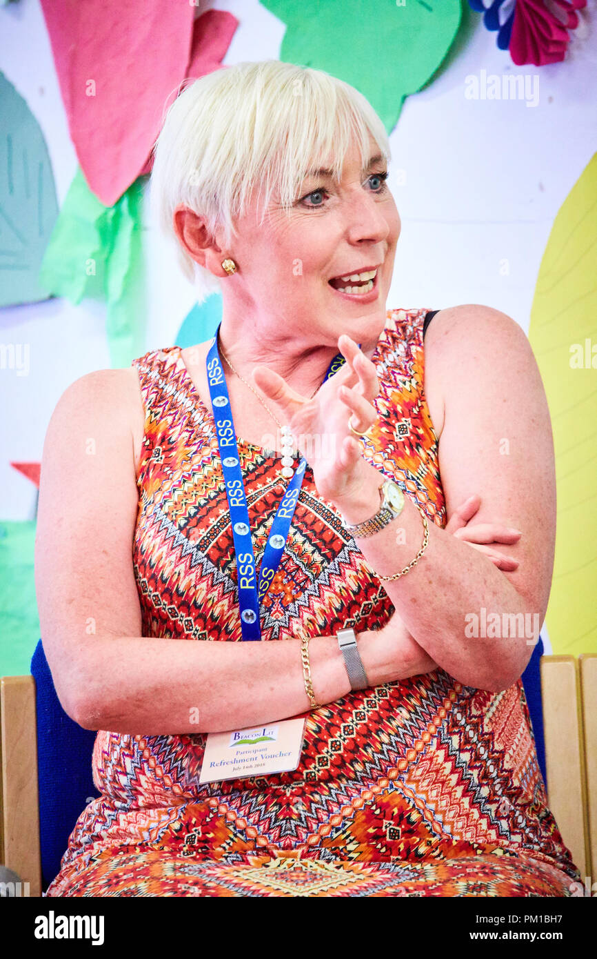 Thema Carole Matthews bei BeaconLit Book Festival in Ivinghoe Stockfoto