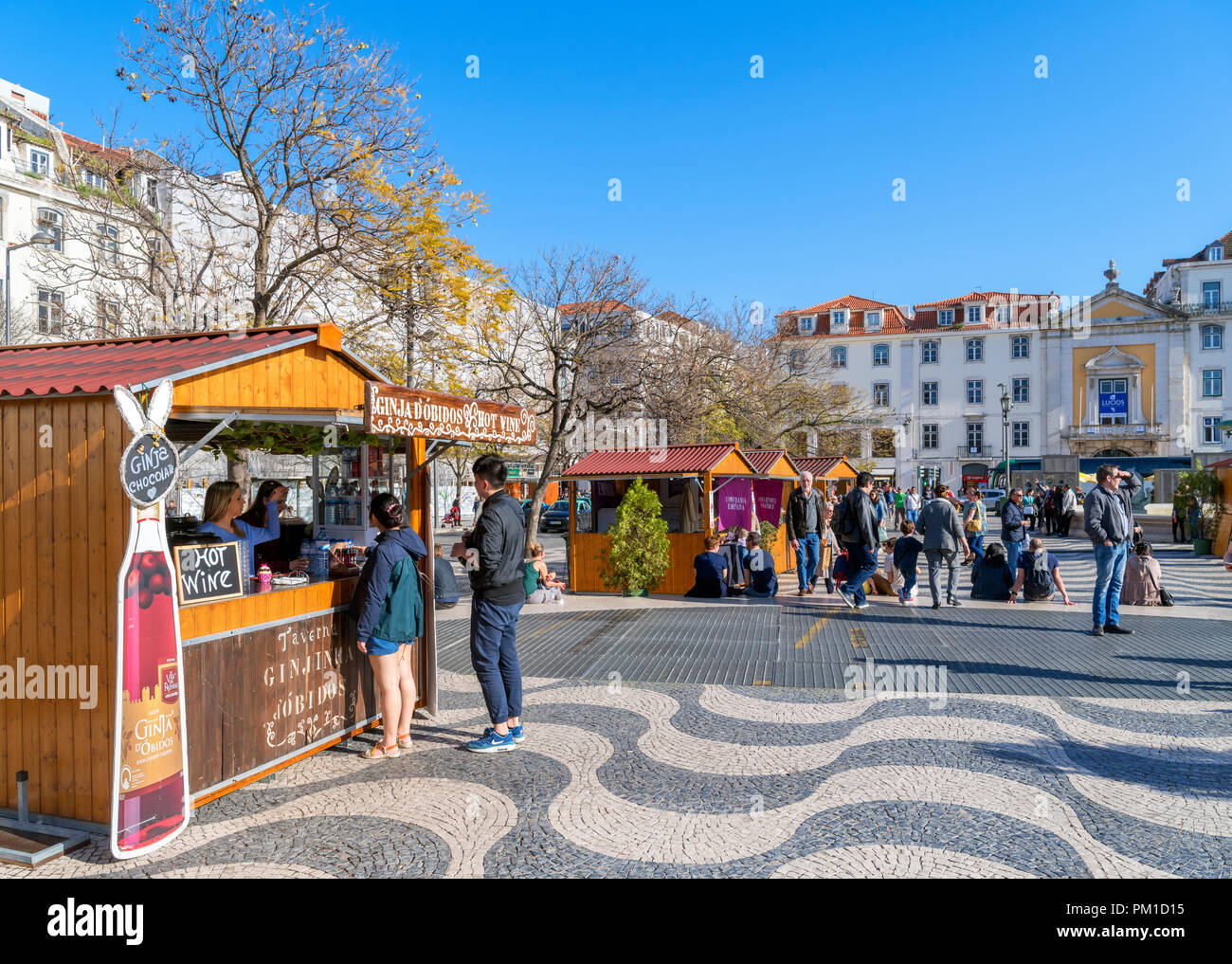 Essen und Trinken Stände auf Praça Dom Pedro IV (Rossio), Baixa, Lissabon, Portugal Stockfoto