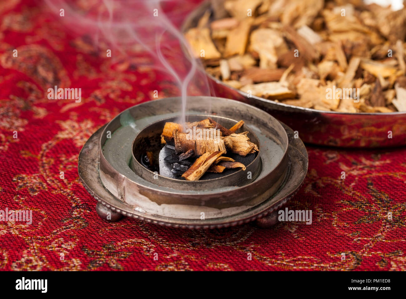 Agarwood, auch als aloeswood, Aloe Räucherstäbchen Chips Stockfoto