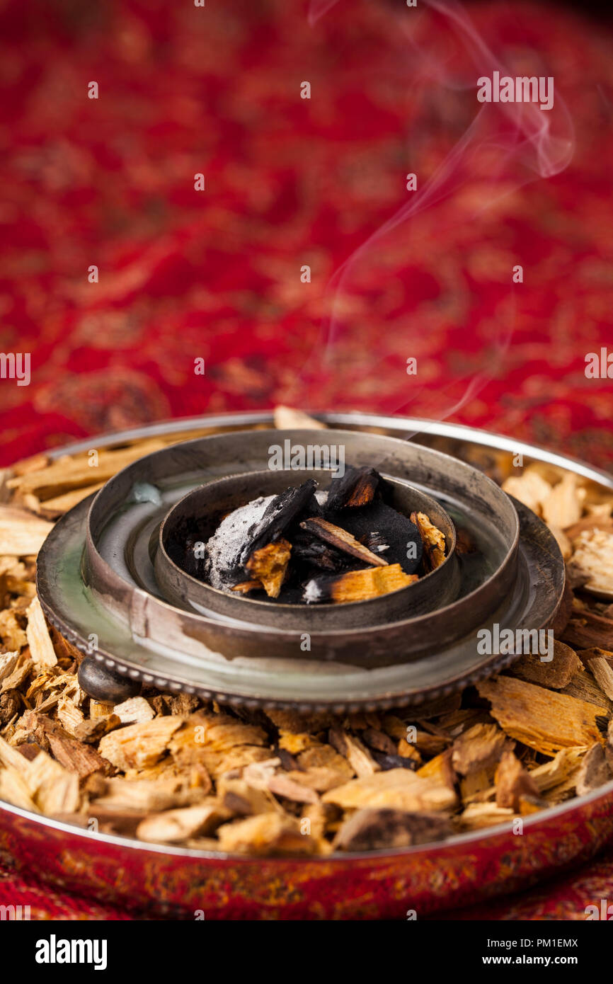 Agarwood, auch als aloeswood, Aloe Räucherstäbchen Chips Stockfoto