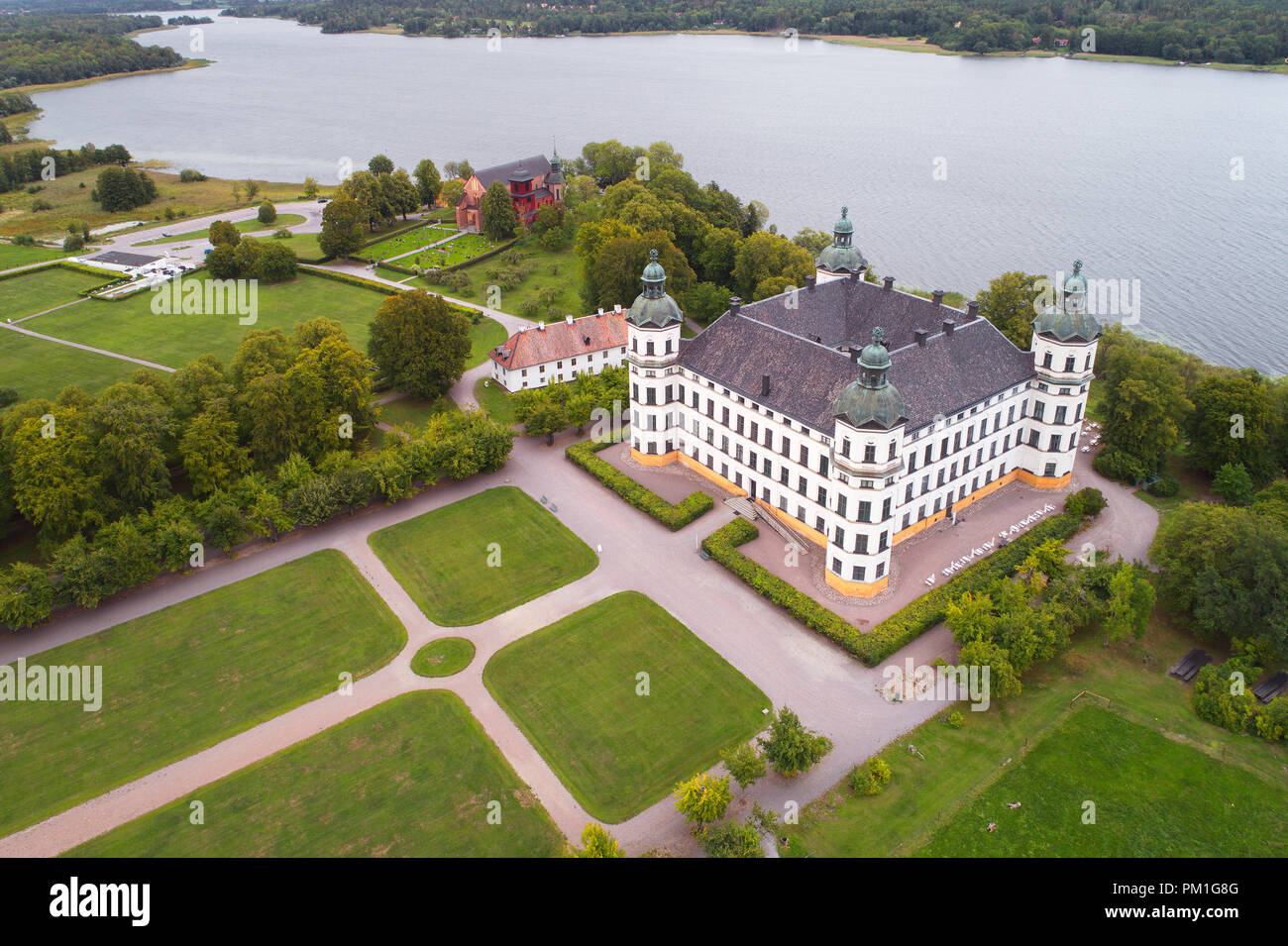 Skokloster, Schweden - 22. August 2018: Luftaufnahme der Schwedische 17. Jahrhundert Skokloster Motormuseum in der schwedischen Provinz Uppland. Stockfoto