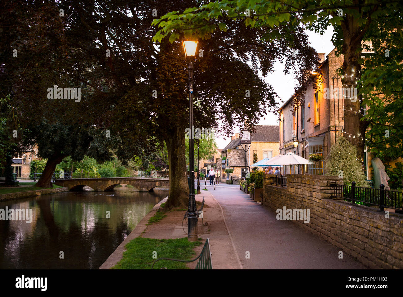 Burton-on-the-Water Cotswold Village am River Windrush in England. Stockfoto