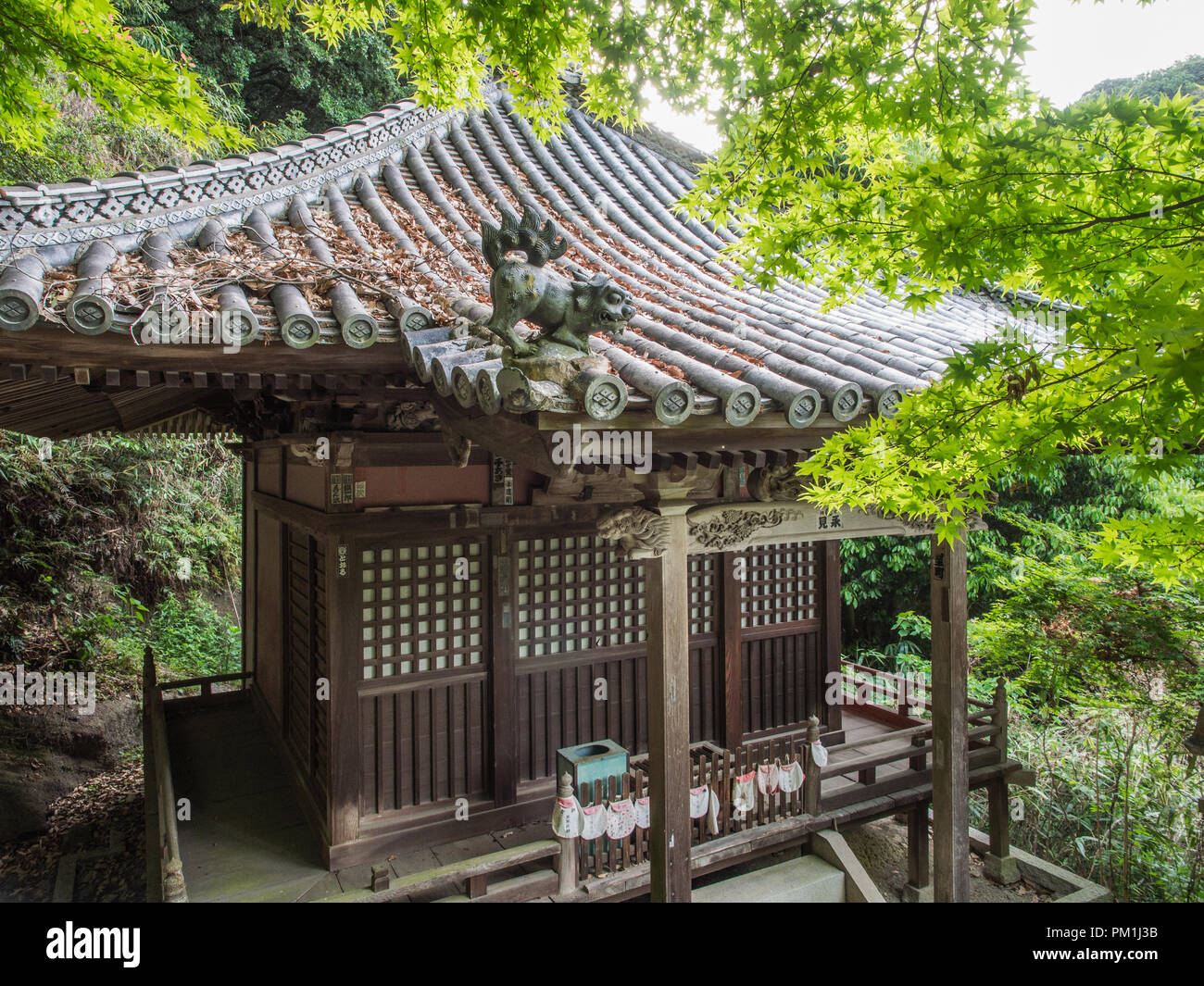 Kom Inu Japanese temple guardian figure -Fotos und -Bildmaterial in hoher ...
