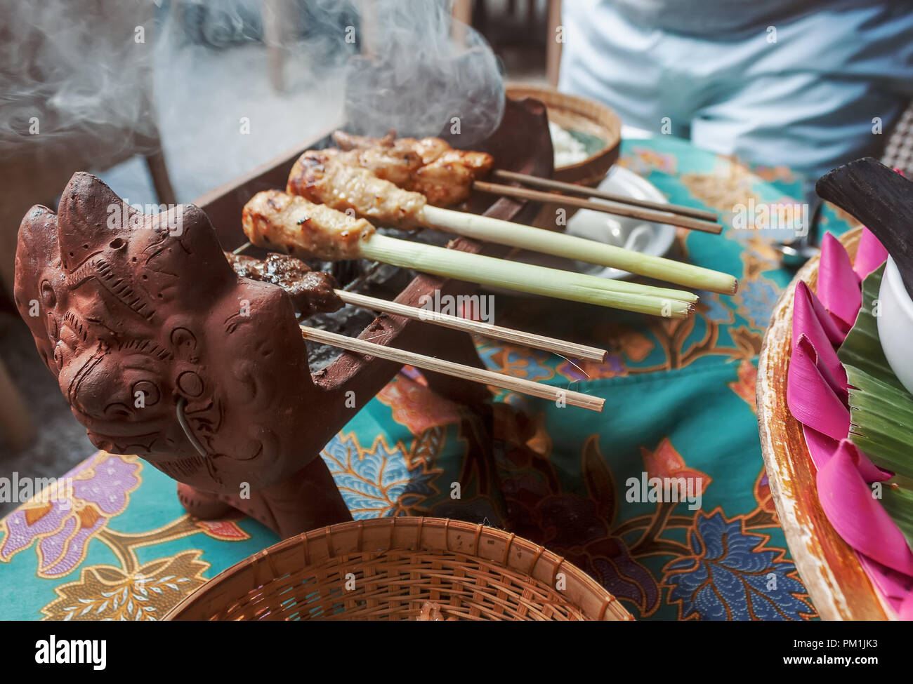 Traditionelle balinesische Essen, Satée oder Sate in Bali. Stockfoto