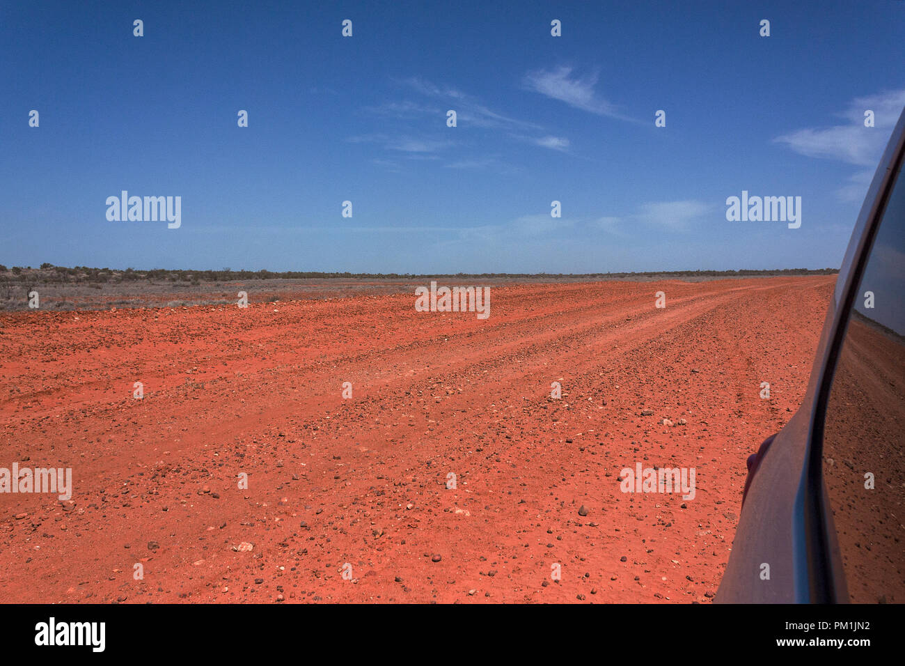 4WD Off-Road-van auf roter Erde Outback Australien Stockfoto