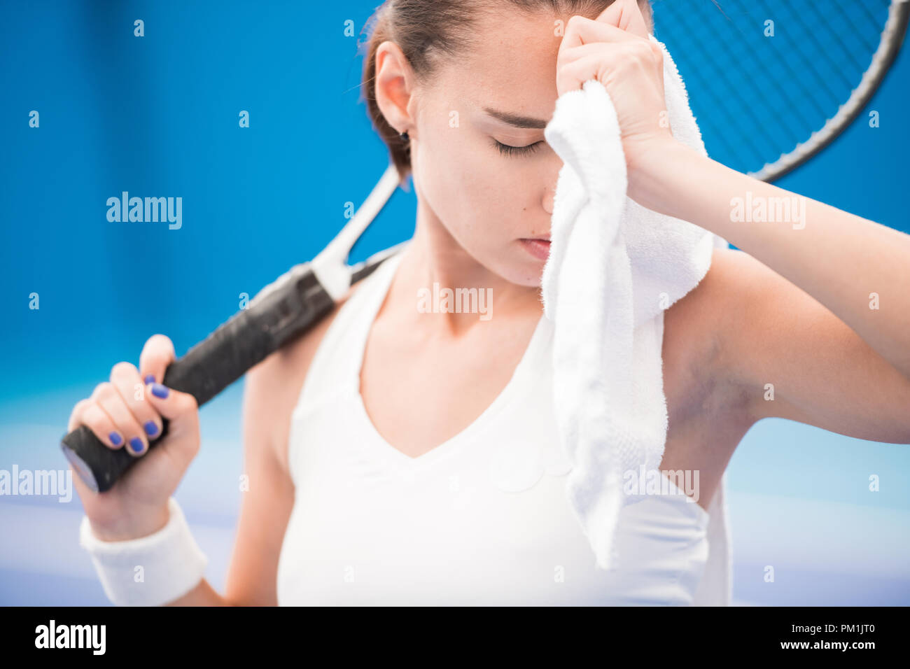 Tennis Player Schweiß Abwischen Stockfoto