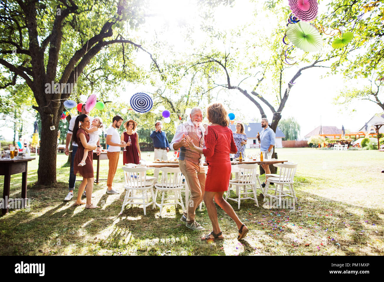 Altes Paar Tanzen Stockfotos und -bilder Kaufen - Alamy
