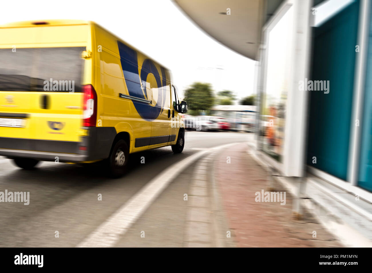 Gelbe Lastwagen von Ceska posta per Post Stockfoto