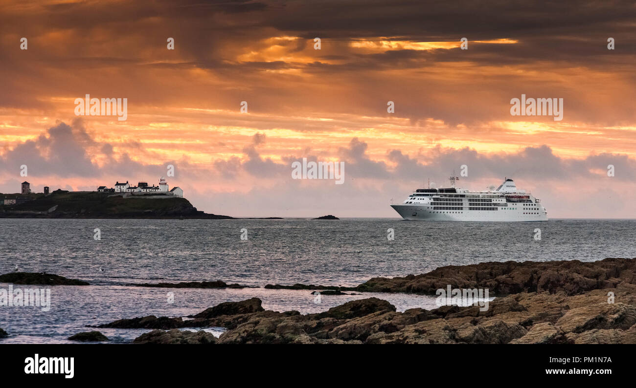 Cork, Irland. 27. August 2016. Kreuzfahrtschiff Silver Wind in den Mund auf den Hafen von Cork für einen Besuch in Cobh. Stockfoto