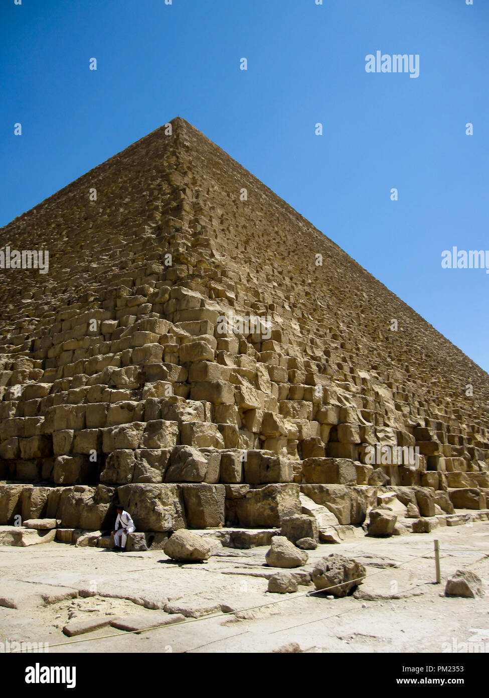 Die Große Pyramide von Gizeh, auch als Khufu oder Cheops, ein wichtiges touristisches Ziel und archäologische Stätte in Gizeh, Ägypten bekannt Stockfoto