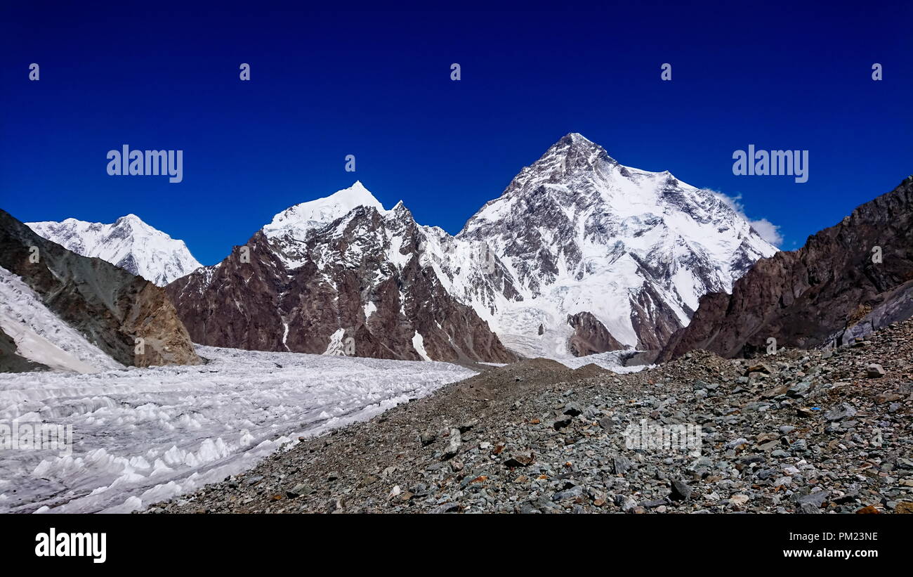 K2 und Broad Peak von Concordia im Karakorum-gebirge in Pakistan Stockfoto