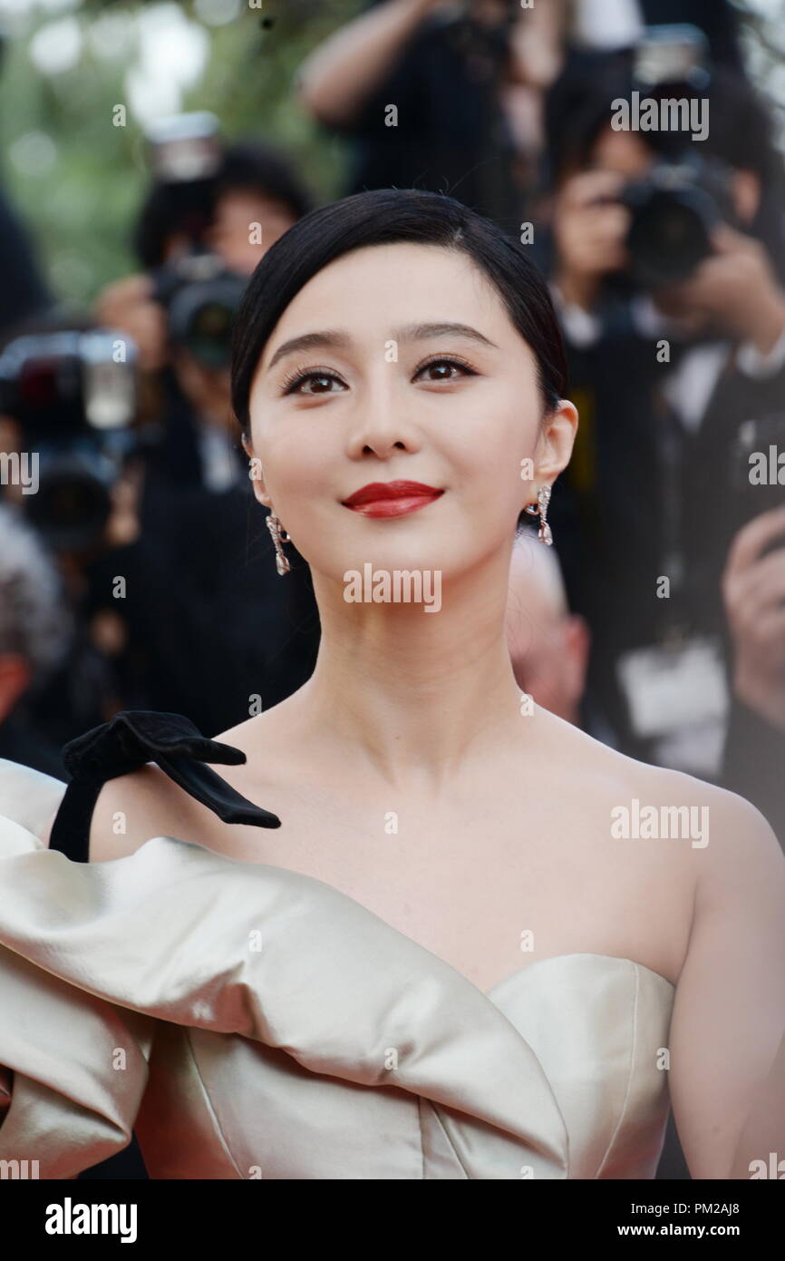 Cannes, Frankreich. 11. Mai, 2018. Schauspielerin Fan Bingbing besucht das Screening von 'Ash ist die reinste Weiß (Jiang Hu Er Nv)' während der 71st jährlichen Filmfestspiele von Cannes im Palais des Festivals am 11. Mai 2018 in Cannes, Frankreich. Credit: Frederick Injimbert/ZUMA Draht/Alamy leben Nachrichten Stockfoto