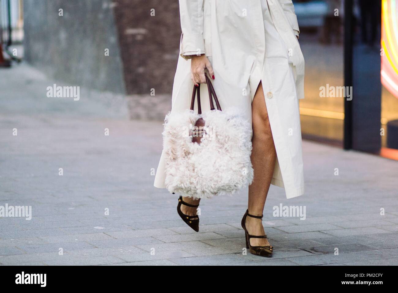 Ein schickes showgoer am Temperley London Runway Show anreisen, während der London Fashion Week - Sept. 15, 2018 - Foto: Start- und Landebahn Manhattan*** Nur für redaktionelle Verwendung *** | Verwendung weltweit Stockfoto