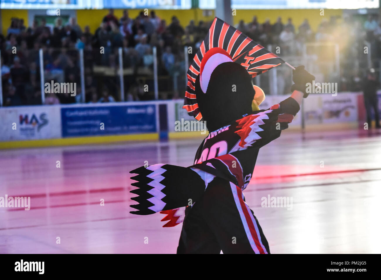Deutschland, Haßfurt - Bin grosser Zorn - 16 Sept 2018 - Eishockey Bayernliga Derby (FS) - ESC Haßfurt vs ERV Schweinfurt Foto: Alma Live News/Ryan Evans Stockfoto