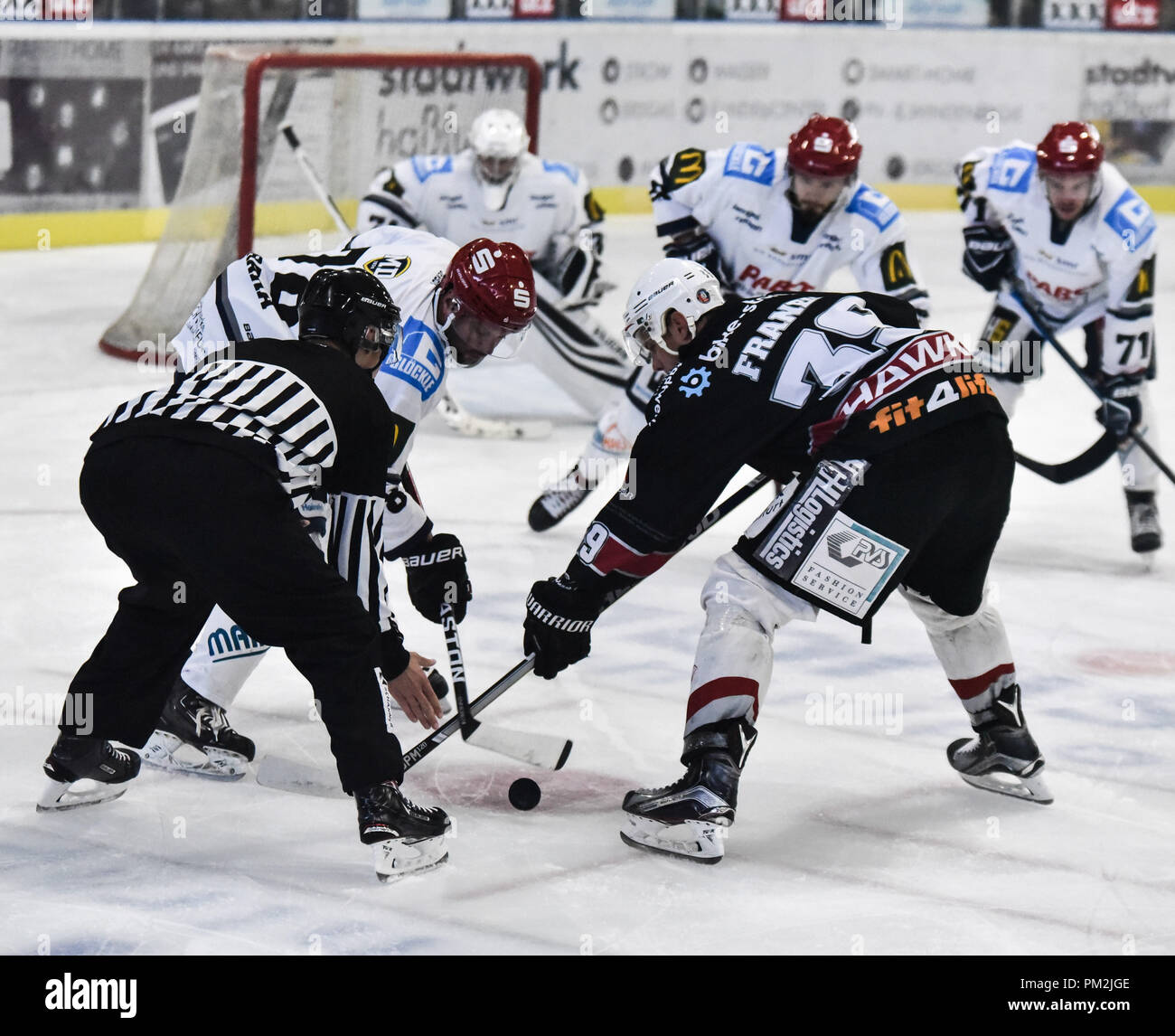 Deutschland, Haßfurt - Bin grosser Zorn - 16 Sept 2018 - Eishockey Bayernliga Derby (FS) - ESC Haßfurt vs ERV Schweinfurt Foto: Alma Live News/Ryan Evans Stockfoto
